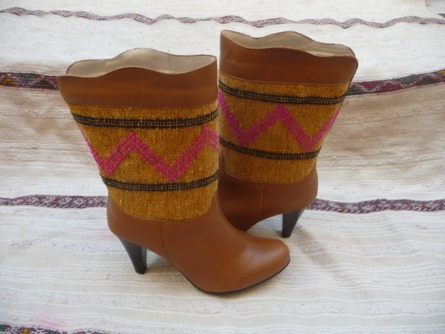 New Short Kilim Boots Size 37