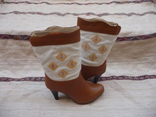 New Short Kilim Boots Size 37