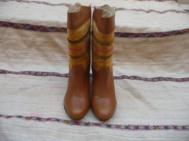 New Short Kilim Boots Size 39