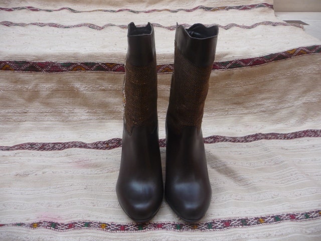 New Short Kilim Boots Size 39