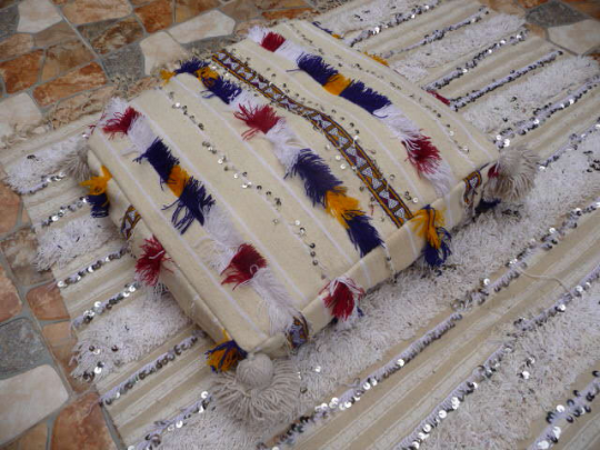 Wedding blanket poufs